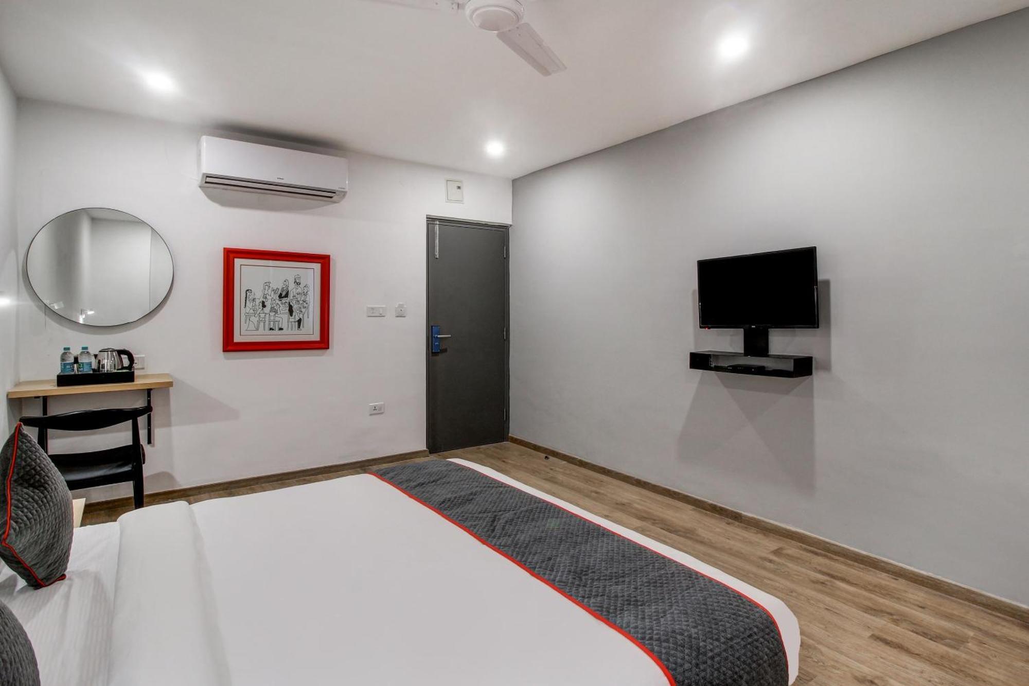 Super Townhouse Rcc Majestic 397 Lb Nagar Hotel Hyderabad Ngoại thất bức ảnh
