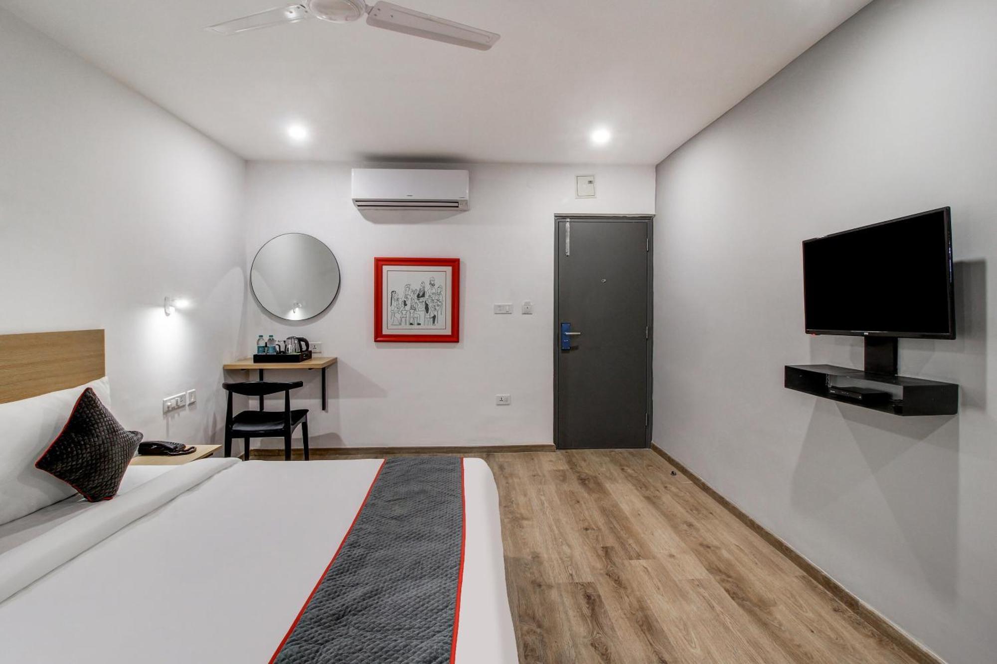 Super Townhouse Rcc Majestic 397 Lb Nagar Hotel Hyderabad Ngoại thất bức ảnh