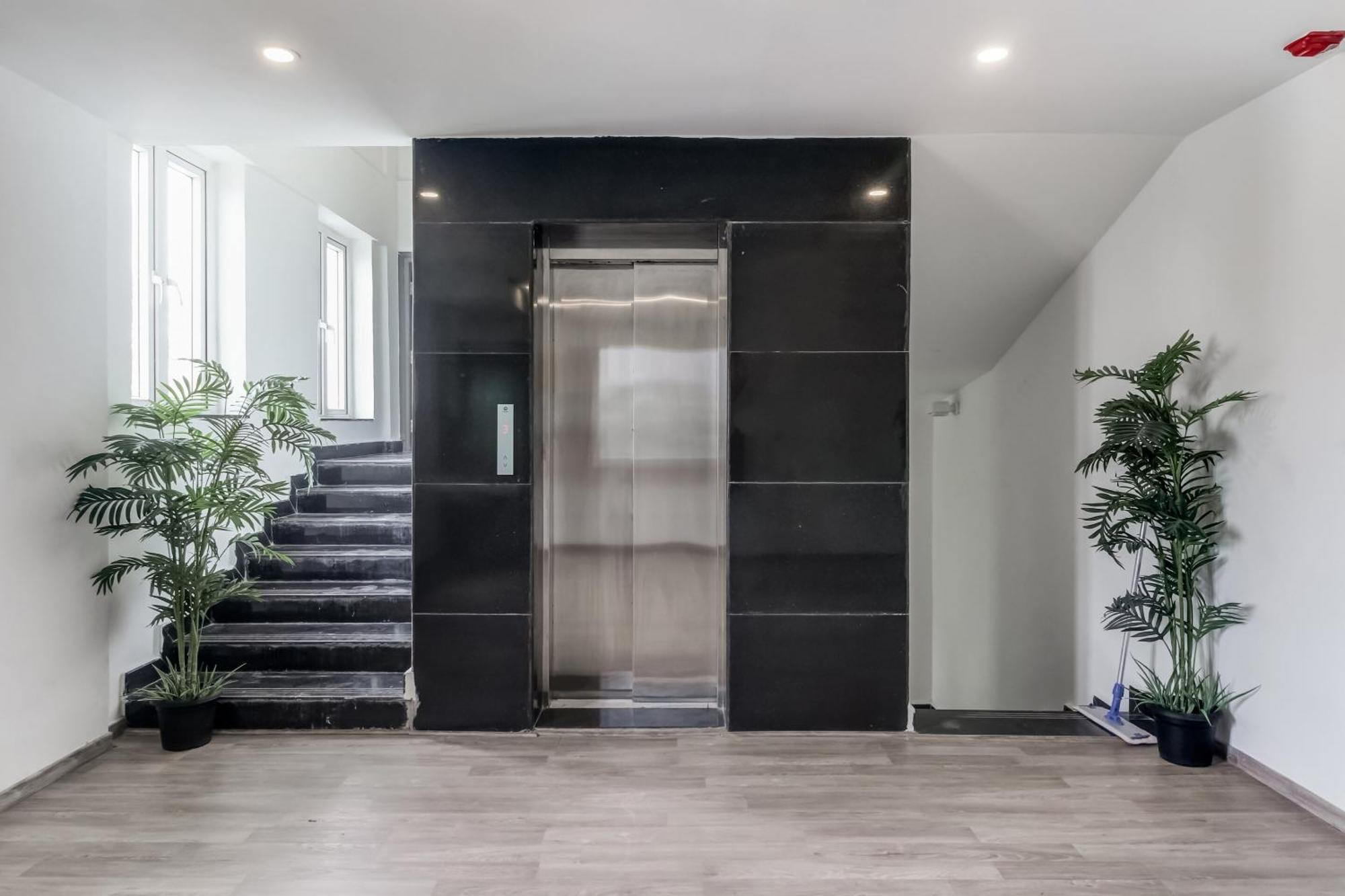 Super Townhouse Rcc Majestic 397 Lb Nagar Hotel Hyderabad Ngoại thất bức ảnh