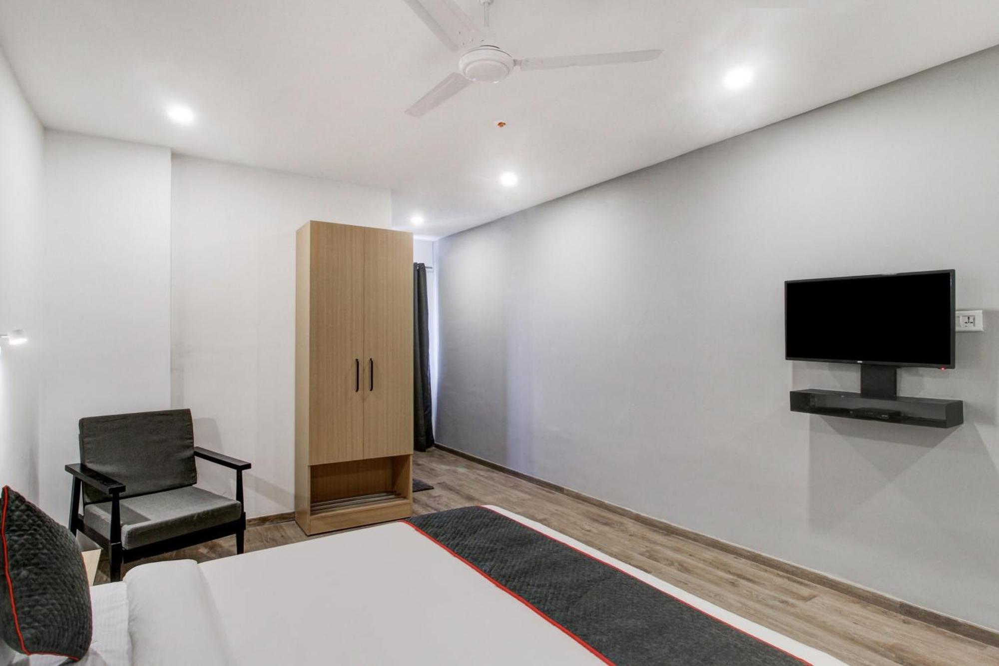 Super Townhouse Rcc Majestic 397 Lb Nagar Hotel Hyderabad Ngoại thất bức ảnh