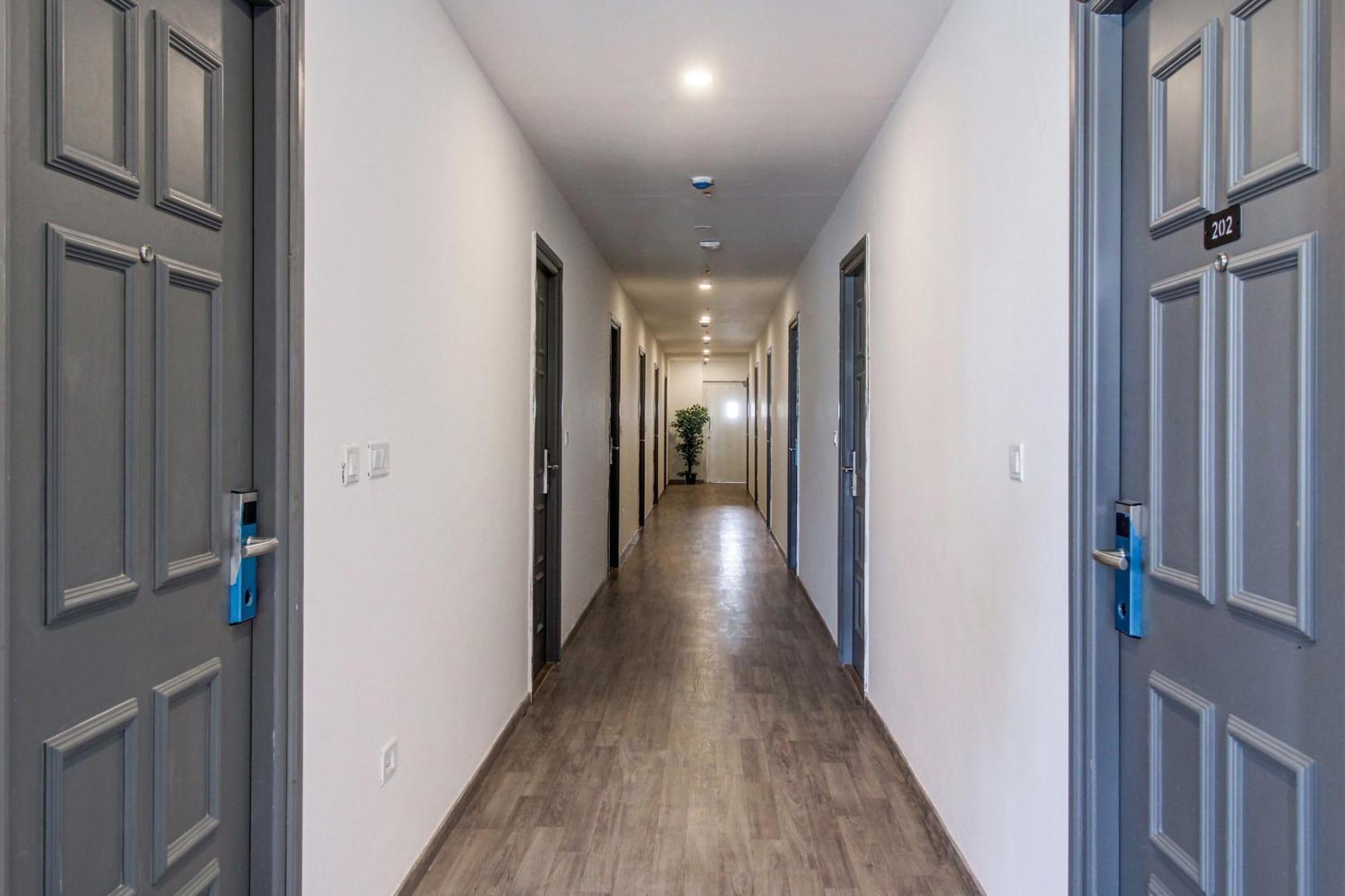 Super Townhouse Rcc Majestic 397 Lb Nagar Hotel Hyderabad Ngoại thất bức ảnh