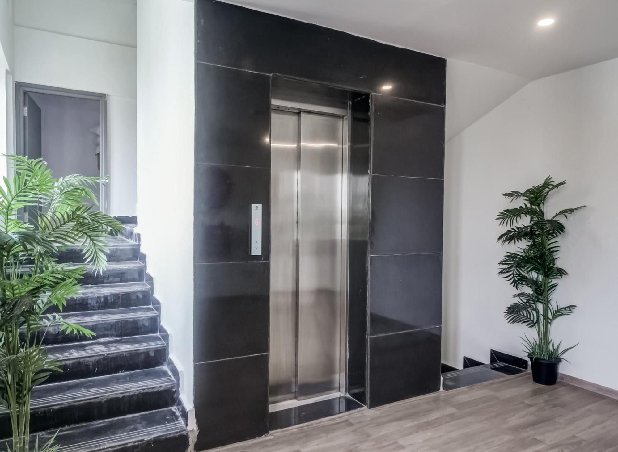 Super Townhouse Rcc Majestic 397 Lb Nagar Hotel Hyderabad Ngoại thất bức ảnh