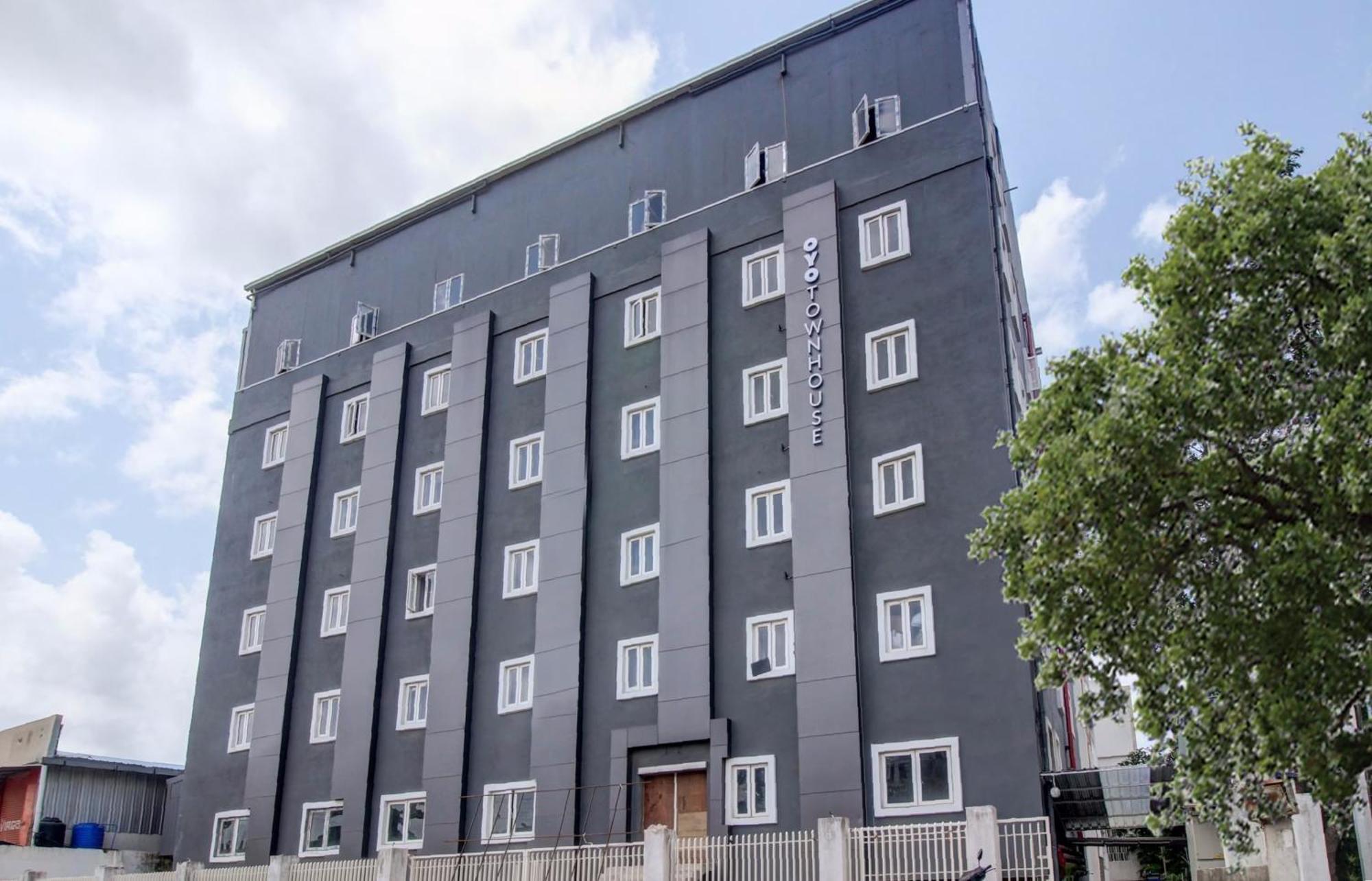 Super Townhouse Rcc Majestic 397 Lb Nagar Hotel Hyderabad Ngoại thất bức ảnh