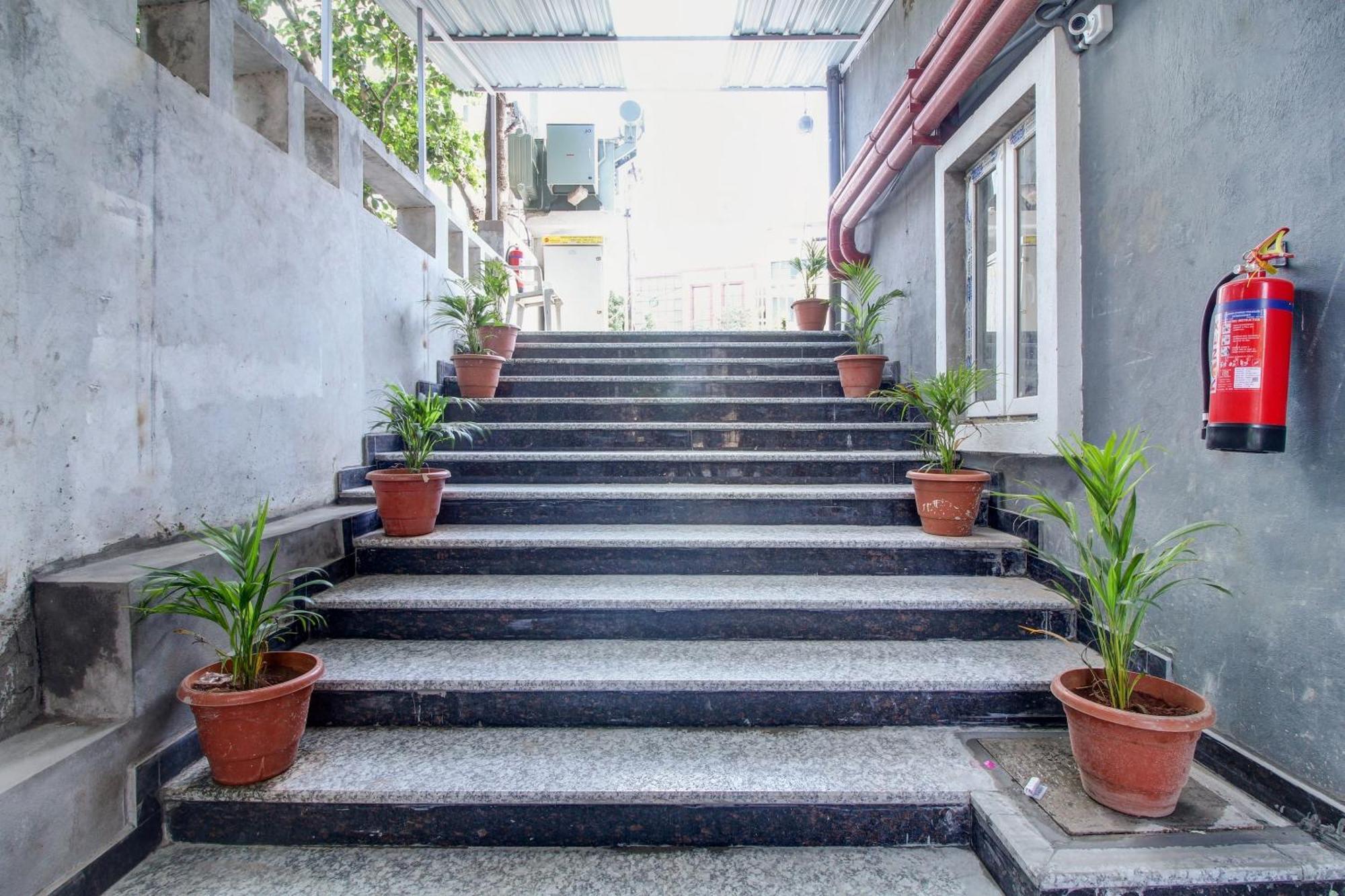 Super Townhouse Rcc Majestic 397 Lb Nagar Hotel Hyderabad Ngoại thất bức ảnh