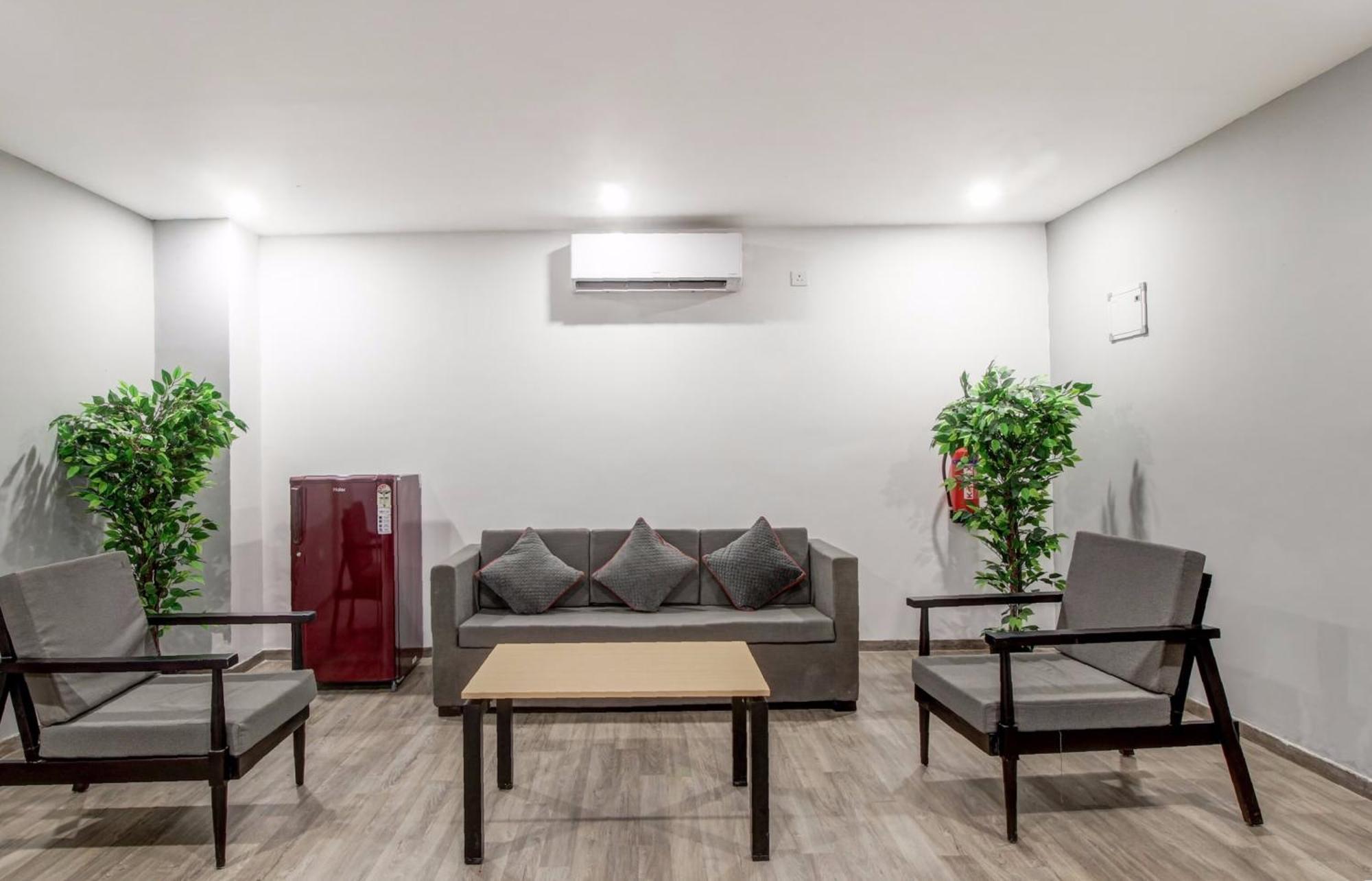 Super Townhouse Rcc Majestic 397 Lb Nagar Hotel Hyderabad Ngoại thất bức ảnh