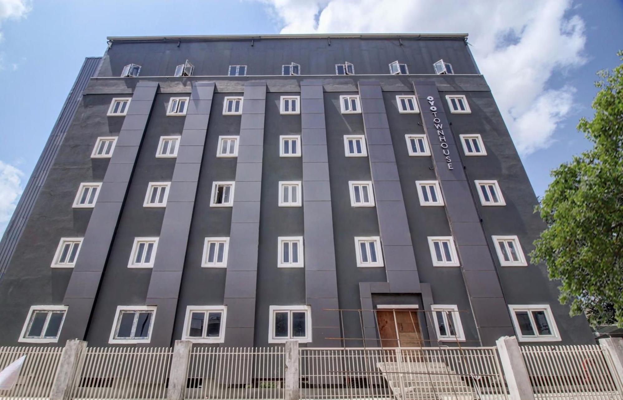 Super Townhouse Rcc Majestic 397 Lb Nagar Hotel Hyderabad Ngoại thất bức ảnh