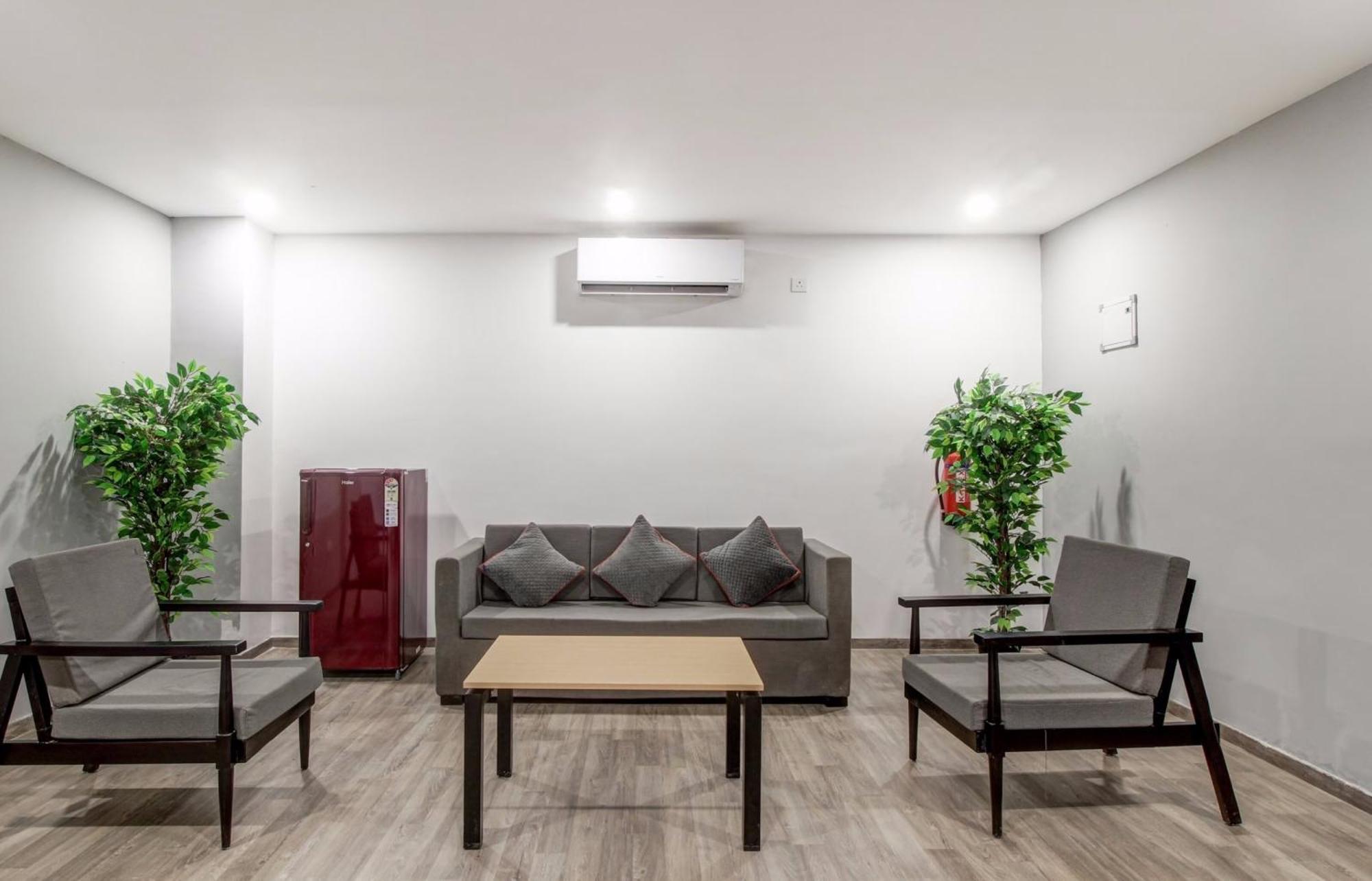 Super Townhouse Rcc Majestic 397 Lb Nagar Hotel Hyderabad Ngoại thất bức ảnh
