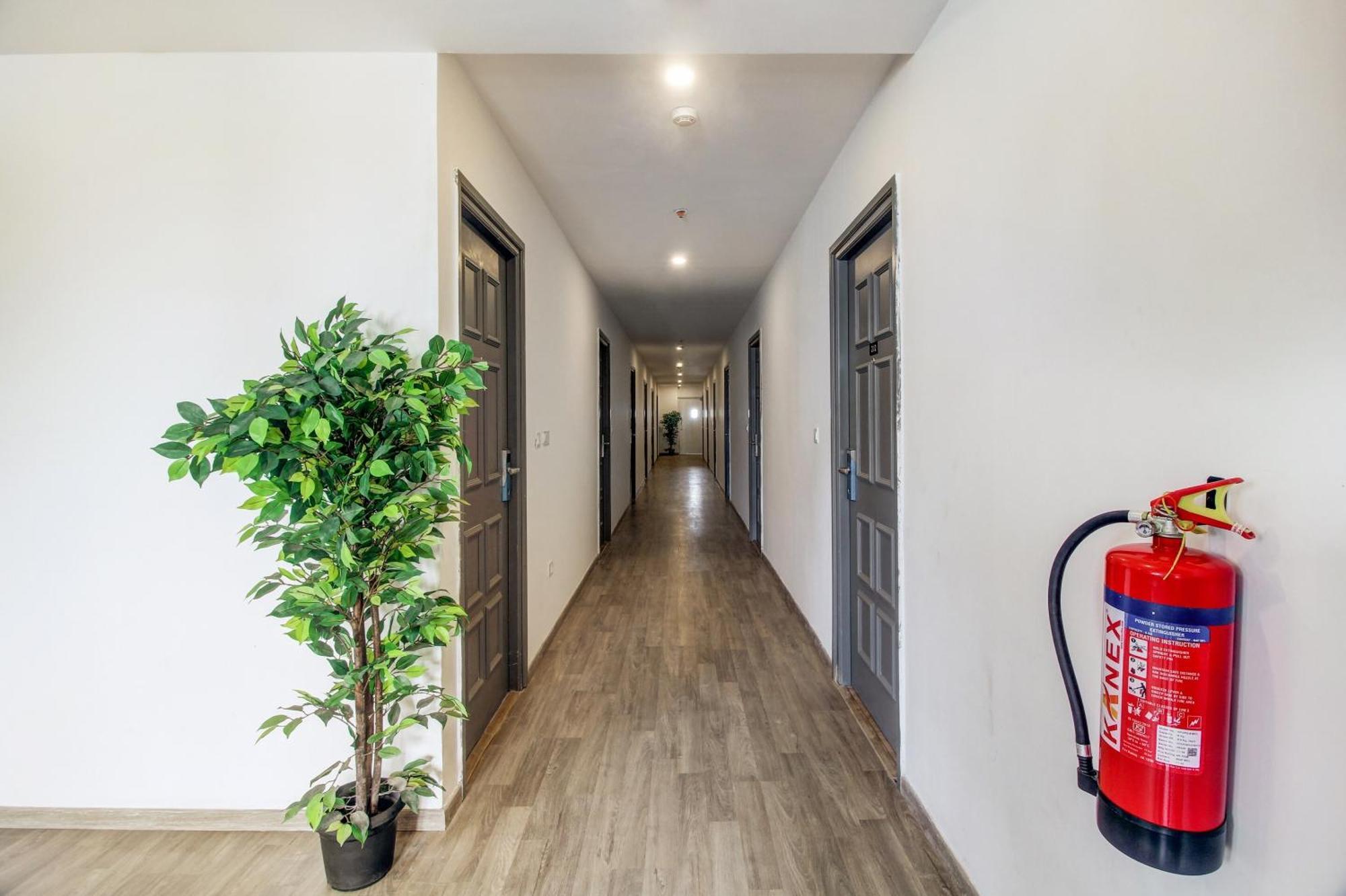 Super Townhouse Rcc Majestic 397 Lb Nagar Hotel Hyderabad Ngoại thất bức ảnh