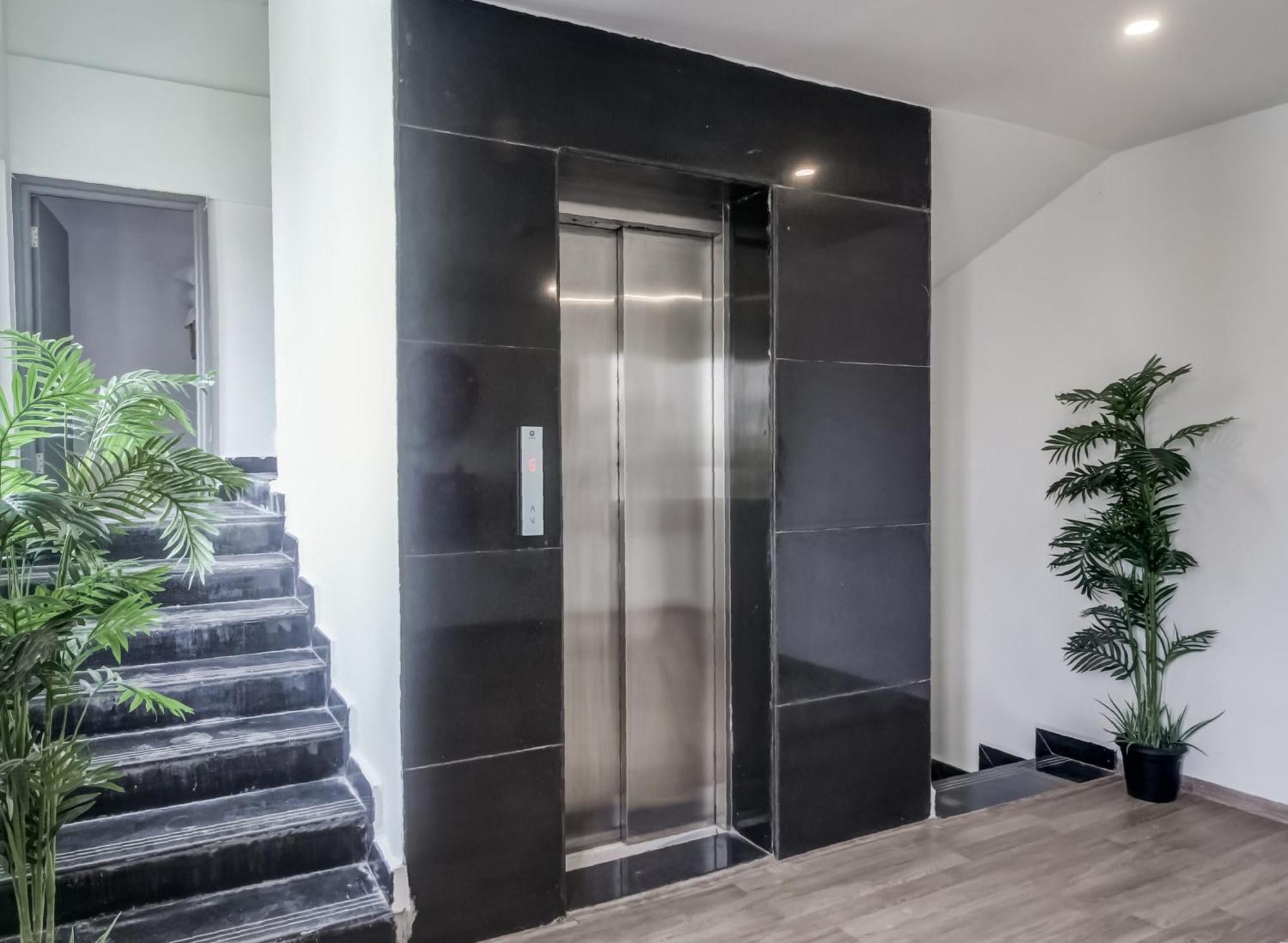 Super Townhouse Rcc Majestic 397 Lb Nagar Hotel Hyderabad Ngoại thất bức ảnh