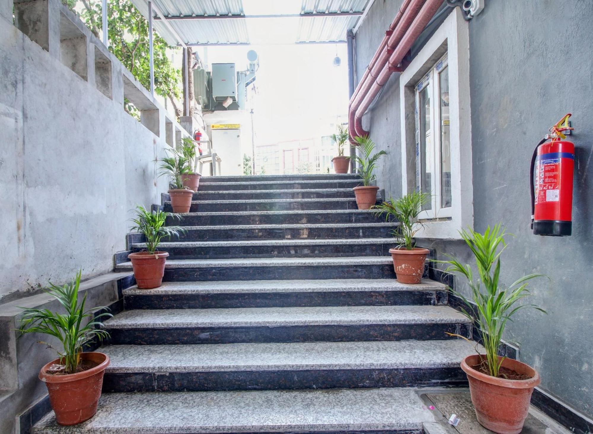 Super Townhouse Rcc Majestic 397 Lb Nagar Hotel Hyderabad Ngoại thất bức ảnh
